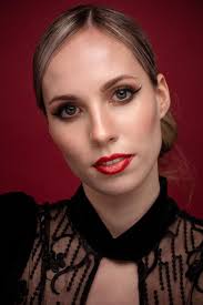 Photographer for agency applications in need of polaroids