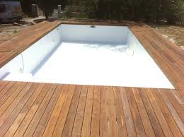 Realisation Pourtour De Piscine En Bois Exotique Ipe A La Fare Les Oliviers Parquet Et Terrasse En Bois Aix Piscine Bois Terrasse Piscine Terrasse Bois Piscine