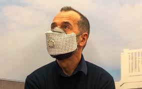 Striscia la notizia prosegue la sua inchiesta sulla qualità delle mascherine vendute in italia. U Mask Nella Bufera Sono Meno Protettive Delle Mascherine Monouso