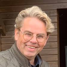 Mit Kreide gegen Belästigung „Hey Süße, du hast aber einen geilen Arsch.“  Das ist kein Kompliment, sondern sogenanntes „Catcalling“. Der Begriff  steht für eine verbale sexuelle Belästigung im öffentlichen Raum. Eine Frau