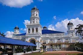 Jadual waktu solat johor bahru waktu solat adalah peruntukan tempoh atau selang masa tertentu bagi masyarakat muslim menjalani syariat solat sama ada fardhu ataupun sunat. Johor Bahru Be Charmed By Its Historical Buildings Cultural Attractions And Breathtaking Scenery Klia2 Info