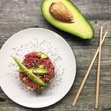 Per una speciale cena romantica oppure una serata particolare tra amici e parenti, proponete qualcosa di un po' esotico, straniero e dal gusto insolito. Tartare Di Tonno Agli Agrumi Con Avocado La Cucina Di Eli