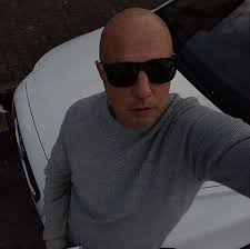 Nella caotica e infinita giornata di oggi spunta questa immagine POETICA  che giunge da Pioppaino. Fermo in avaria, abbandonato nelle lande stabiesi,  c'è il Nuovo Treno Nuovo, solo e triste, ma ecco