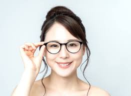 Here are some easy but awesome hairstyles that i feel would go with anyone, including those of us who have. Bangs With Glasses Rock This Look With These Hairstyle Pegs