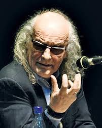 ﺭﻭﺑﺮﺗﻮ ﭼﻮﻟﯽ ﺳﺮﭘﺮﺳﺖ ﮔﺮﻭﻩ ﺑﺎﺯﯾﮕﺮﺍﻥ...