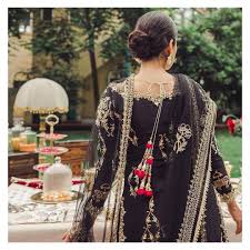 Black And Gold Party Dress Pakistani Black Gold Indian Suit Pakistani Bridal Dresses Pakistani Fashion Party Wear Celebrity Fashion Outfits