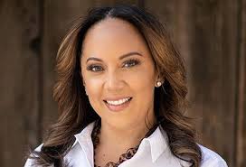 Kendra Fox's Instagram, Twitter & Facebook