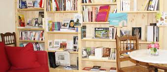 Kamu bisa memberikan mereka sandal dengan desain unik yang bisa mereka pakai di rumah. Inspirasi Bisnis Cafe Bertema Buku Yang Perlu Diketahui Uprint Id