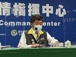 因為「中和抗體效價」實驗目前尚無一定的標準，以下以az牛津疫苗的實驗，作為說明。實驗步驟如下： 將受試者血清在 56°c 環境下熱處理 30 分鐘，以去除血清內補體（complement）等，避免抗體活化補體導致非實驗目地的細胞死亡。 Ghiakakpmxg44m