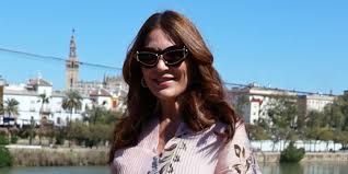 Raquel Bollo reaparece muy tranquila en la Semana Santa sevillana siempre  al lado de su hijo, Manuel Cortés - Infobae