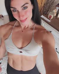 Daniela Waters (@dsw21_strngirlfit) • fotos e vídeos do Instagram