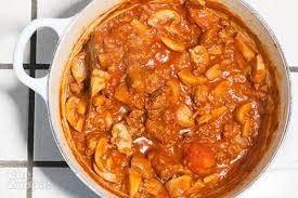 Avrete un sughetto gustoso perfetto da accompagnare con del pane tostato o, come nel mio caso, dalla polenta grigliata con l'aggiunta della. Funghi E Salsiccia In Umido Ideale Per Polenta Pure E Cene Conviviali Ricetta Idee Alimentari Ricette Cibi E Bevande