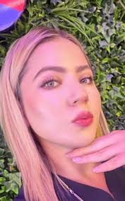 Este es el maquillaje del día a día que uso, solo poca cantidad de base  pero bien poca, sellar con poco polvo compacto (el polvo también debe ser  mínimo ya que queremos