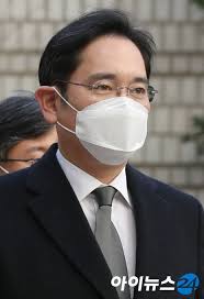대통령의 권한으로 형 집행을 면제하는 등의 사면과 달리 가석방. Gjup Zvx1rhaim