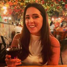 Laura Hern (@lhern23)