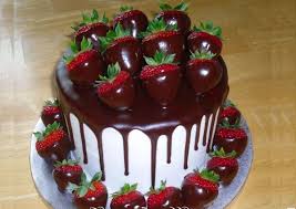 Gateau Aux Fraises Au Chocolat Et A La Creme Recette Parfaite Facile Et Rapide Chocolat Creme Facile Chocolate Covered Strawberry Cake Cake Recipes Cake