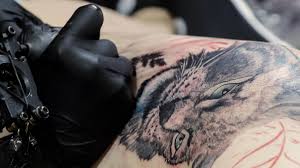 Mar 31, 2021 · tattoo aus goldnanopartikeln revolutioniert medizinische diagnostik farbänderungen von unter die haut implantierten goldnanopartikeln zeigen änderung von stoffkonzentrationen im körper an 31.03.2021 Eu Will Tattoo Farben Verbieten Blue 15 Und Green 7 Aus Fur Bunte Tattoos Zdfheute