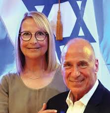 Fran Feldman's Instagram, Twitter & Facebook