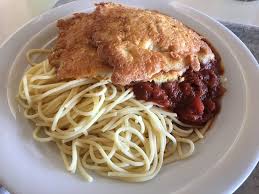 Hol dir eine italienische spezialität in deine küche.einfach und schnell zubereitet. 16 10 2018 Piccata Milanese Mit Spaghetti Tomatensauce Bild Von Rastanlagen Im Hegau West Engen Tripadvisor