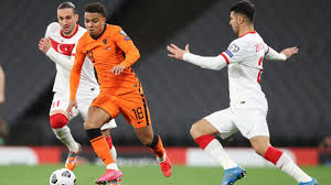 Donyell malen (born 19 january 1999) is a dutch professional footballer who plays as a forward for eredivisie club psv eindhoven and the netherlands national team. Bvb Holland Rakete Soll Sancho Nachfolger Werden Bundesliga Bild De