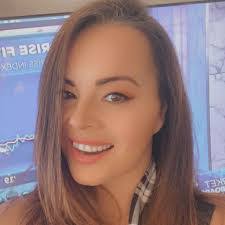 Holly Rea's Instagram, Twitter & Facebook