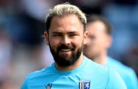 Gillingham manager Gareth Ainsworth praises midfielder Bradley Dack's  football brain