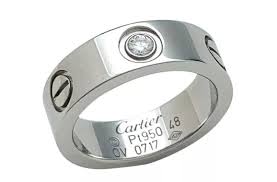 Pour de multiples raisons personnelles, on peut être amené à se séparer. Misez Sur Une Bague De Mariage Cartier Pour Vous Distinguer Miller