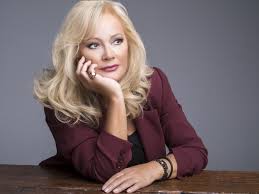 Υποστήριξε ότι ενδέχεται να υπάρχει και τρίτο. Poso Xronwn Einai H Aggelikh Nikoloylh Happytv Gr