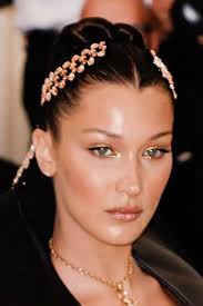 Bella hadid just threw it back to the early 2000s with her new fall hair cut and color — confirming our suspicions that the noughties are definitely influencing 2020's breakout beauty trends. Bella Hadid S Hairstyles Hair Colors Steal Her Style