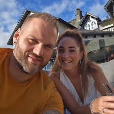 Have other people had problems with Wren bedroom fitting been poor and  warped doors and getting a response off them. Any advice.Have asked for  complaints department but never given it