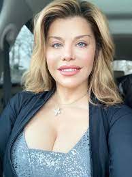 When she was 14, she was noticed by composers dumitru morosanu and jold. Loredana Groza Fa Bine Si Binele Va Veni La Facebook