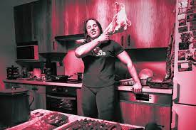 A magyar atlétika első világbajnoka még augusztusban bejelentette, hogy anyaként is mindenképpen elindulna a 2021 nyarára halasztott tokiói olimpián. Egy Bekescsabai Lany Aki Europa Egyik Legjobb Sulylokoje Lett Interju Marton Anitaval Femcafe