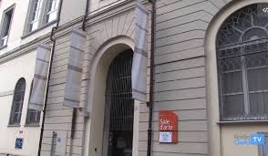 È guardare insieme nella stessa direzione. A San Valentino Innamorati Alle Sale D Arte Di Alessandria
