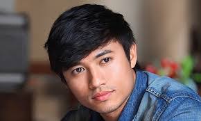 Binh Le's Instagram, Twitter & Facebook