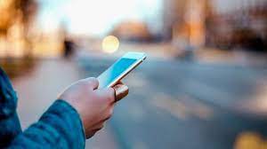 Lorsque le téléphone retentit, on doit instantanément arrêter tout ce mon numéro de téléphone ne me servait plus qu'à recevoir les codes de validation de ma banque par sms et ça m'allait très bien comme ça. Nomophobie Et La Peur D Etre Separe De Votre Smarphone
