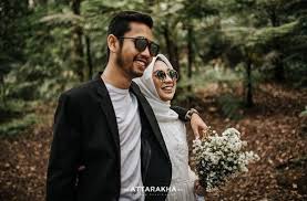 Selama idenya keren dibantu dengan properti yang seru dan fotografer yang kreatif, pemotretan bersama pasangan yang hanya berlokasi. Prewed Foto Perkawinan Fotografi Pengantin Fotografi