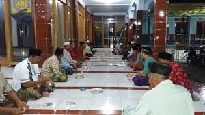 Mengikuti Musyawarah Pengurus Takmir Masjid Baiturrohim Kemloso Dalam Rangka Pembahasan Rencana Pendirian Yayasan Pengikut