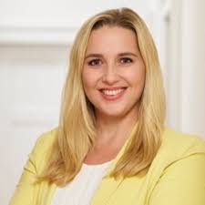 Rowena Kelley's Instagram, Twitter & Facebook