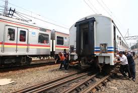 Kereta api lokal prameks tujuan kutoarjo, atau tujuan klaten, sampai dengan solobalapan. Krl Alami Gangguan Di Stasiun Cilebut Penumpang Menumpuk Republika Online