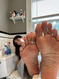 Ashley Lotts on X: Dirty feet to start your Monday  t.coQAE0aEWq8p  X