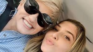 Aos 19 anos, filha de Andréa de Nóbrega fala sobre a mãe: ''Zero vergonha''