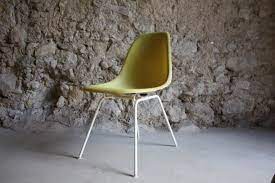 Meist in den einfachsten dingen. Stuhl Charles Eames V Herman Miller Fiberglas Canary Yellow Gelb Design Ikonen