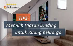 Inilah 19 contoh gambar kombinasi warna kuning untuk ruang tamu yang akan bikin rumahmu menjadi semakin cantik dan nyaman, pastinya bikin betah ! Tips Memilih Hiasan Dinding Untuk Ruang Keluarga