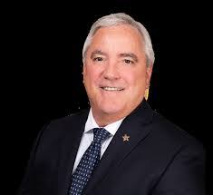 Kari Fay's Instagram, Twitter & Facebook