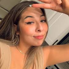 Alexandria Tyler's Instagram, Twitter & Facebook