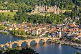 Rieka Ryn A Pohľad Na Heidelberg V Nemecku Cool Places To Visit Rhine River Cruise Germany Castles