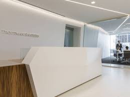 Projects Porcelanosa Grupo Oficinas Troutman Sanders Virginia Beach Estados Unidos Bureau D Accueil Banque D Accueil Espaces Bureau