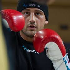 Heute abend kommt ja boxen, klitschko, wer guckt es? Guppy Im Haifischbecken Sport A Z