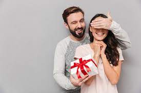 Giving your girlfriend a gift is a great way to show your that you care about her. What To Give Your Girlfriend For Her Birthday 24 Unique Gifts She Ll Love Trending Us