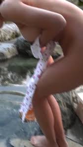 ゴン上向き乳首の経産婦人妻。不倫旅行で温泉青姦。 FC2-PPV-4568385